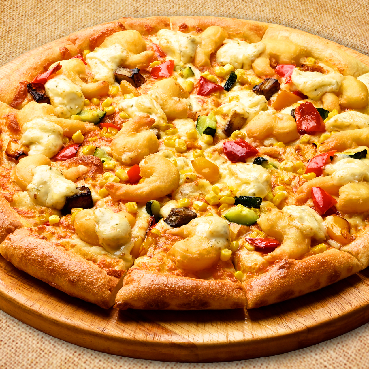 彩り野菜とえびフリットのピザ